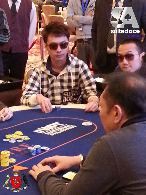 SuitedAce player Mun Fei leads the top eight remaining players on the chip count leaderboard with 1,690,000.