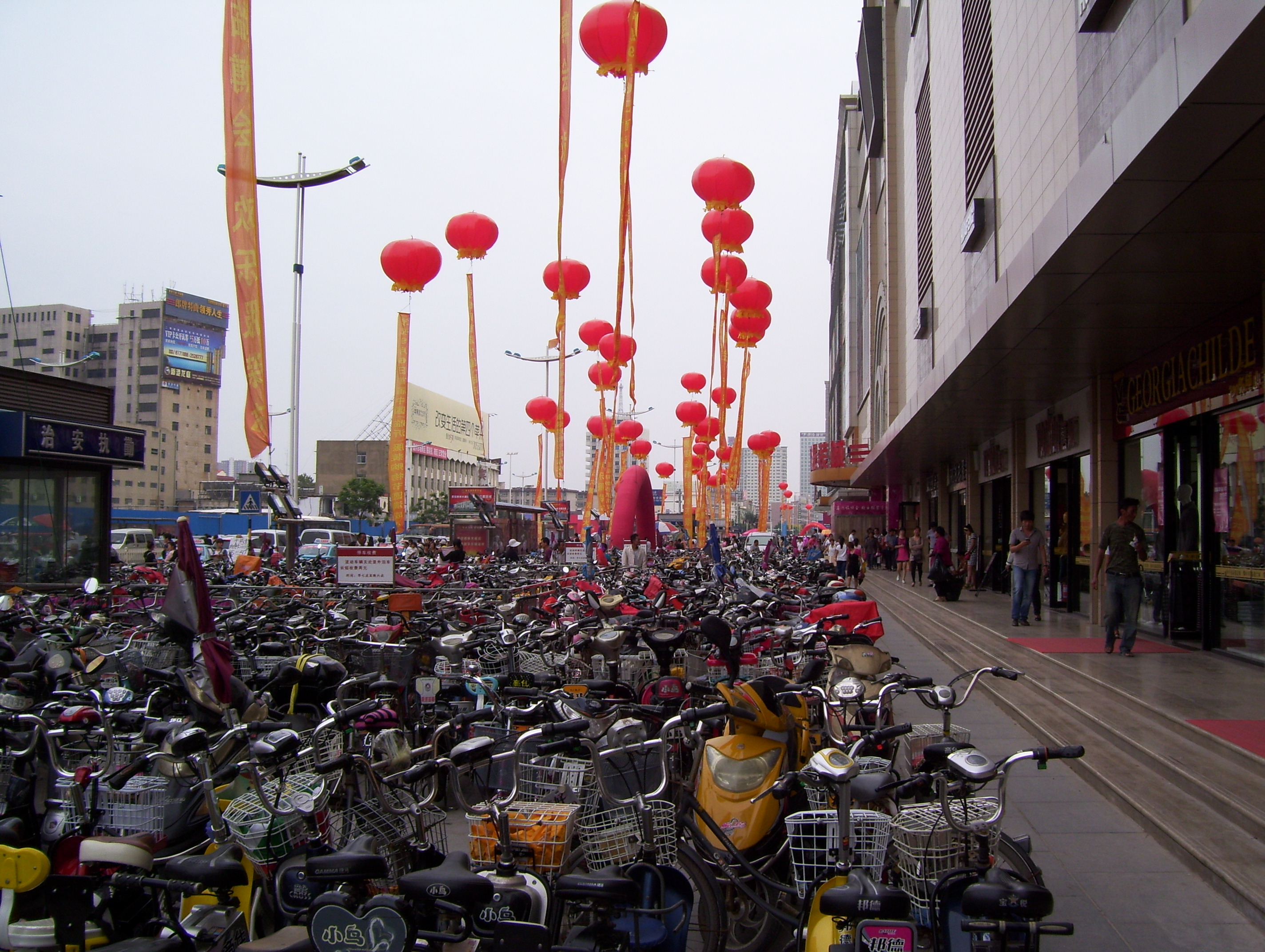 On dit qu'il y a beaucoup de vélos en Chine...c'est pas vrai :)))